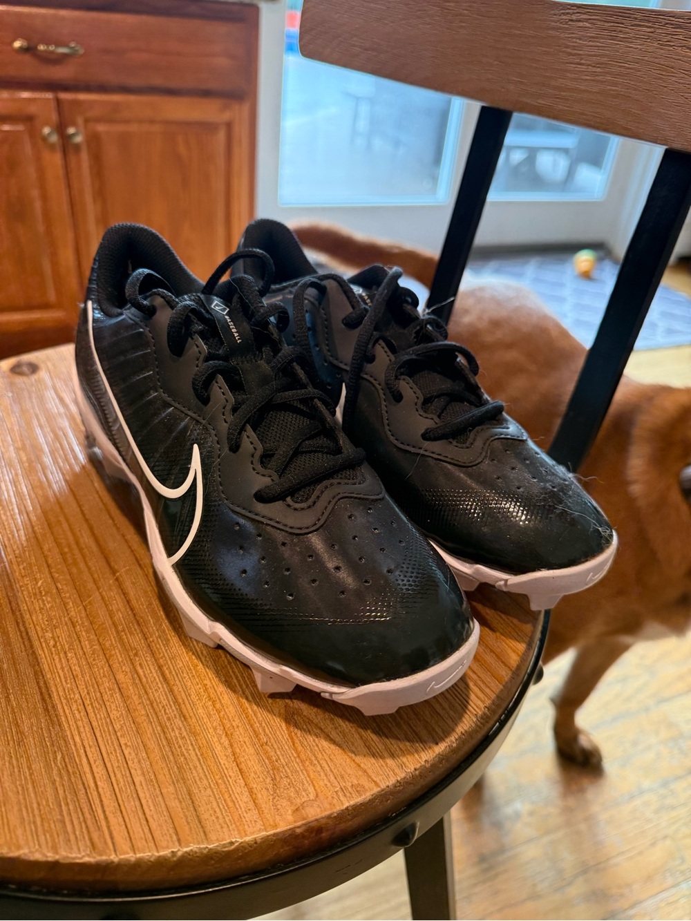 Nike Black and White Baseball Cleats (Size 6.5)